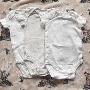 set of 3 carter’s 3 m baby gender neutral onesies